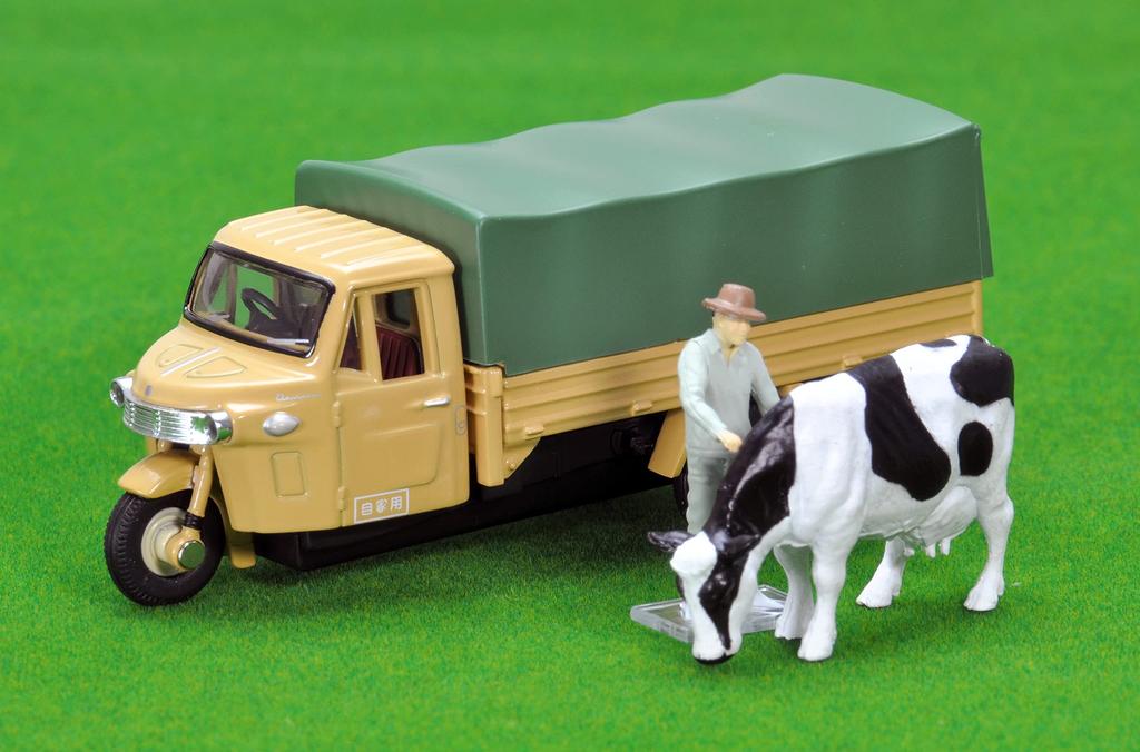 Tomica Limited Vintage Daihatsu CO10T Brown with Figure Finished Product 320104 1/64 LV-12d