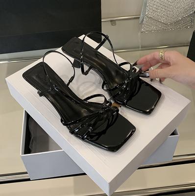 2025 Французский темперамент телесно-розовый каблук-рюмочка туфли на высоком каблуке квадратный носок ретро юбка римские сандалии женская летняя верхняя одежда