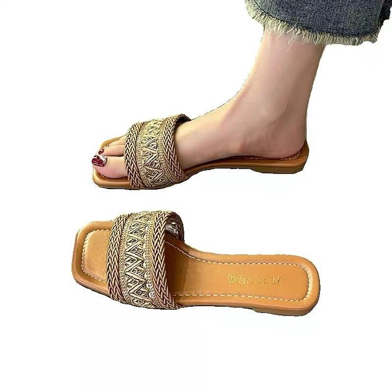 Крутые тапочки в этническом стиле с квадратной головкой для женщин, летняя одежда 2024 года, новые женские туфли большого размера, впитывающие пот, плоская подошва, одно слово, перетаскивание