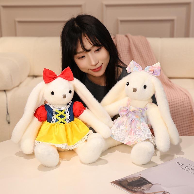 Милая сладкая юбка с цветами, плюшевая игрушка-кролик, одевающая маленькую куклу-белого кролика, девочка, успокаивающая тряпичная кукла