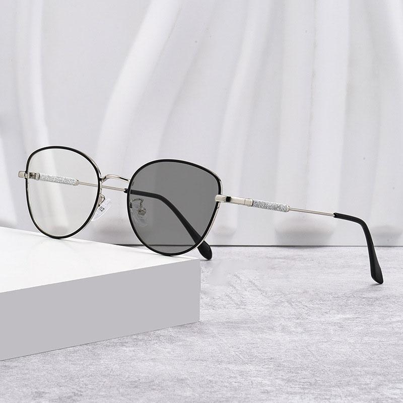 New Stylish Metal Frame Photochromic Women's Myopia Glasses Ultra Light Neutral Display White Anti Blue Light Glasses Quality