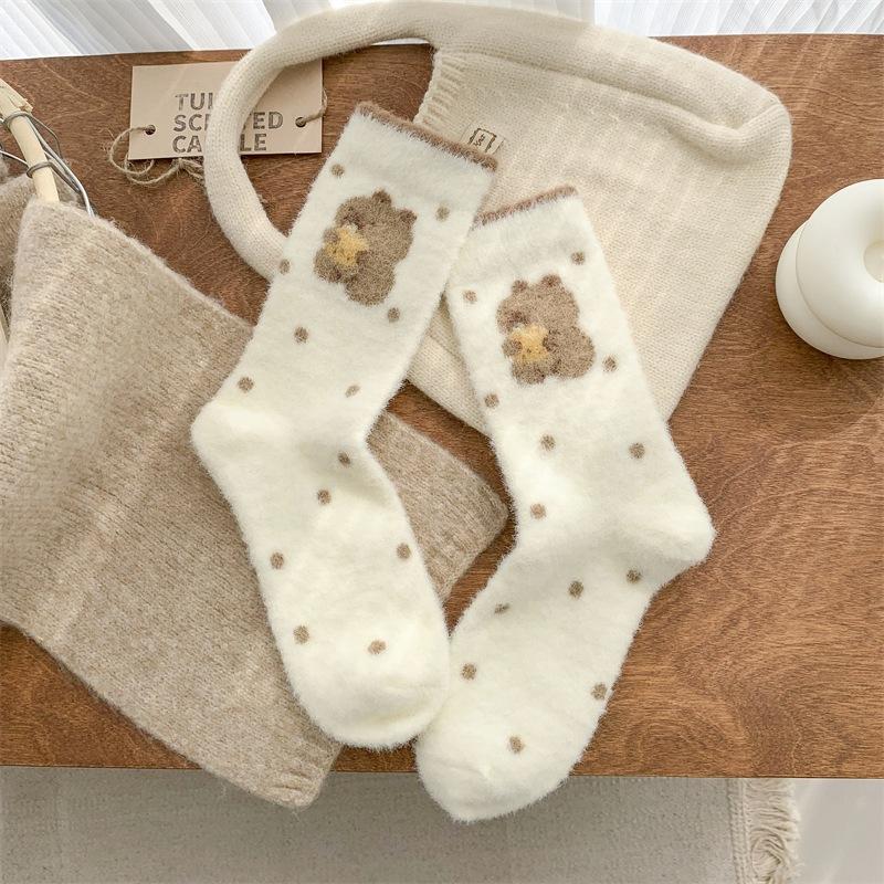 Autumn and Winter Kapibala Australian Fleece Socks, Women's Cartoon Embroidery Mid-calf Socks, Winter Thickened Warm and Cute Polka Dot Socks