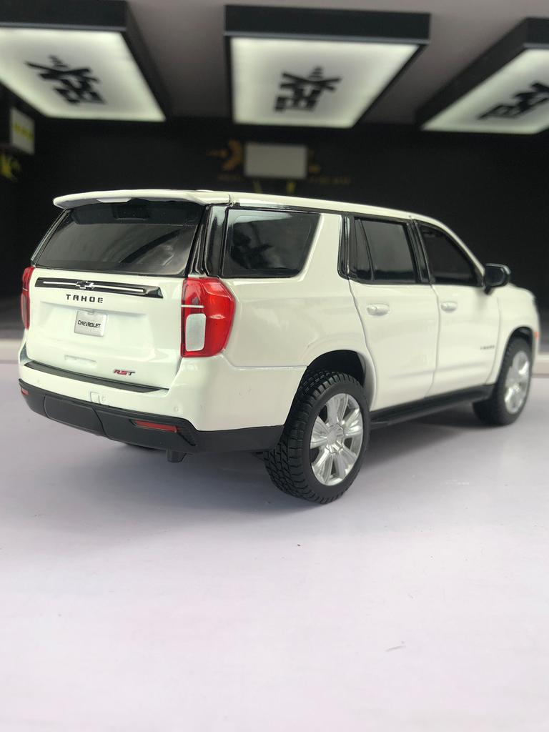Maisto 1:26 2021 Chevrolet Tahoe  car model, zinc alloy metal decoration, collectible gift car