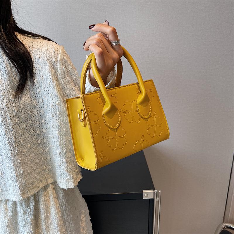 Модная сумка в иностранном стиле, нишевая сумка-мессенджер, повседневная маленькая квадратная сумка, женская сумка 2024 года, летняя новая трендовая сумка через плечо