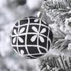 6 шт., рождественские шары, белые, черные полосы, ручная роспись, 6 см/8 см, с подвесной веревкой, украшение для дома, праздничные шары с орнаментом