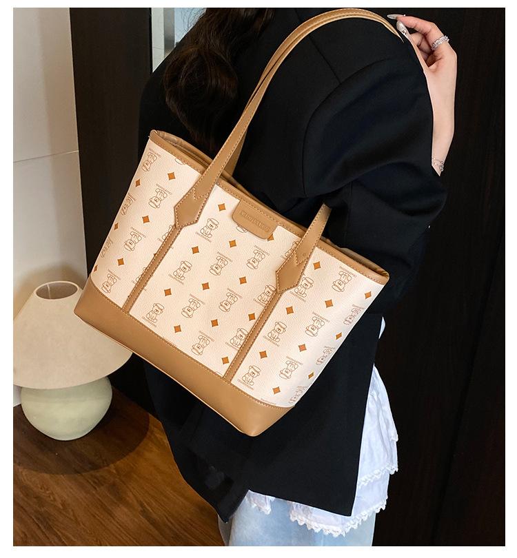 Tote bag women's large capacity 2025 new summer versatile simple shoulder bag casual senior sense work commuter bag
