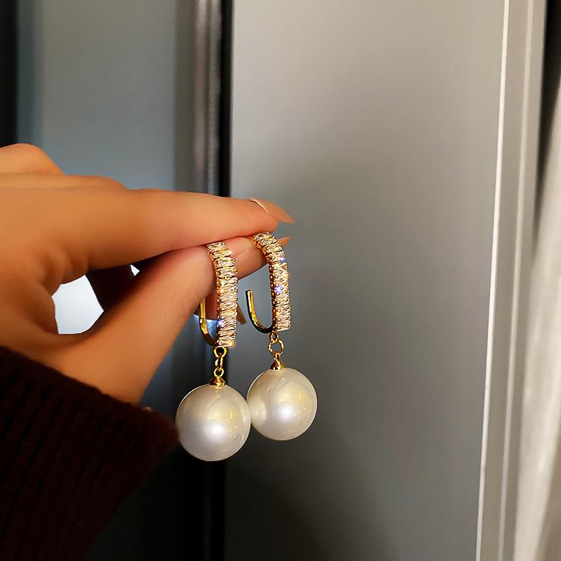 Elegant Zircon Pearl French Retro Luxury Earrings 2025