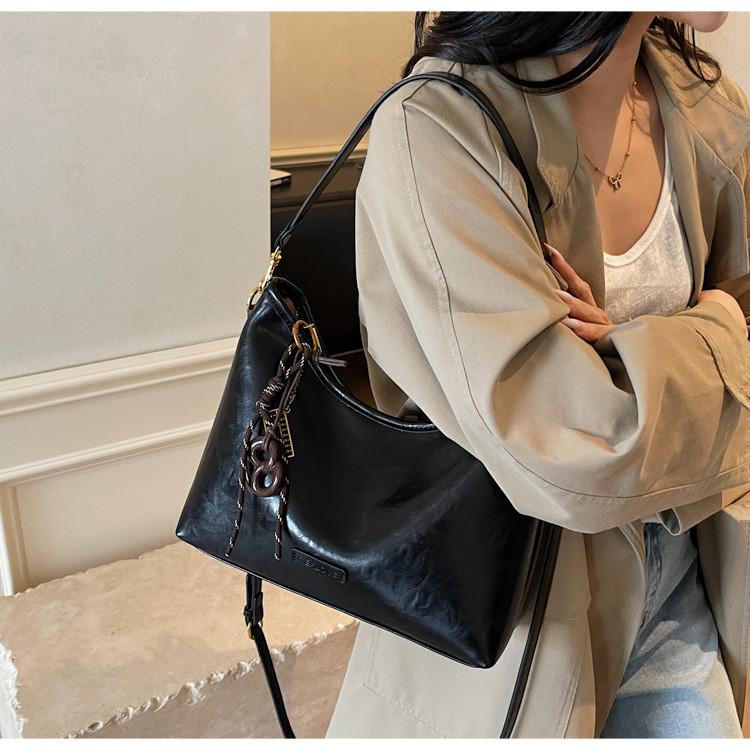 IELGY All-Match Commuter Retro Handbag Simple Underarm Bag Simple Large Capacity