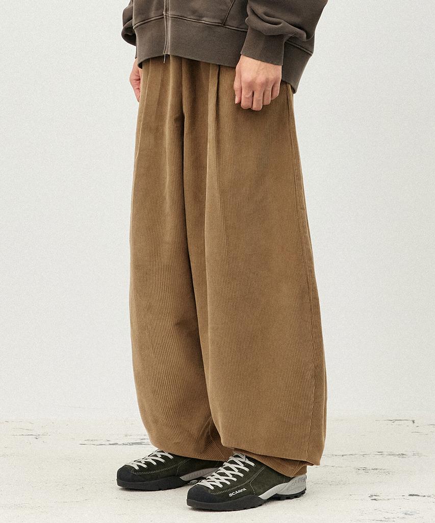 GAKKAI UNIONS One-Pleat Corduroy Balloon Pants Cocoa