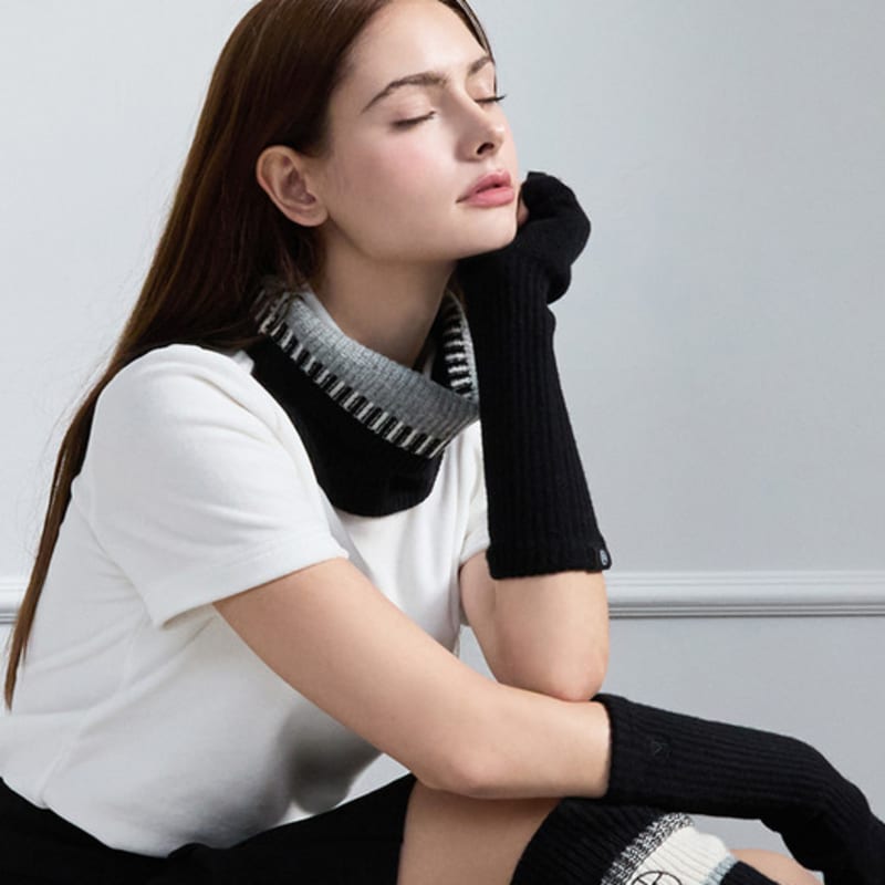 Нитина шерстяная вязаная грелка для рук BK