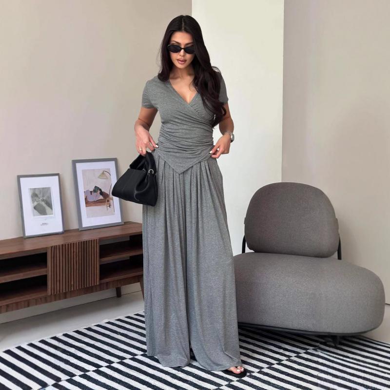 Элегантный женский летний комплект-двойка с V-образным вырезом, 2025: Модный, Универсальный, Удобный и Стройнящий Дизайн