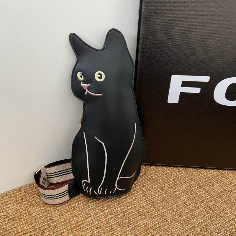 Girly Style Personality Modeling Cat Cute Lady Breast Bag 2025 New Korean Version Street Shot Messenger Lady Bag Tide