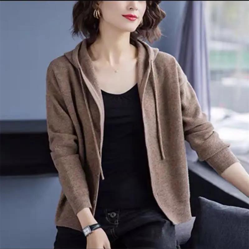 Весна и осень Новый стиль Женская вязаная куртка с капюшоном Женский короткий свободный внешний вязаный кардиган Универсальный женский