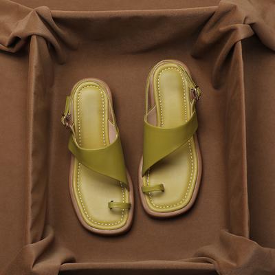 Модные повседневные сандалии с закрытым носком женские летние 2024 года новые универсальные женские туфли с ремешком сзади на низком каблуке