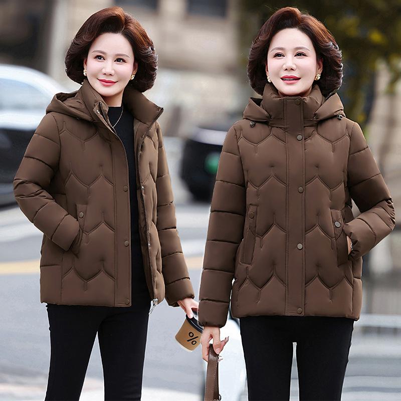 Mom's winter down cotton-padded clothes are fattened and enlarged, and the new foreign-style middle-aged and elderly coats are women's autumn and wi