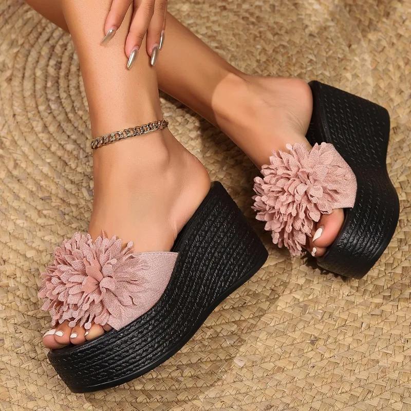 Fashion Large Flower Open Toe One Line Thick Bottom Slippers for Women's 2024 Summer New Fashion Slope Heel Women's Slippers