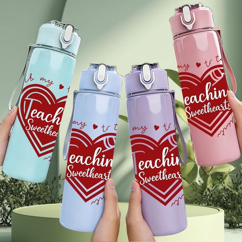 1PC Teaching Heart Vintage Letter 750ml Color Plastic Sports Water Bottle Leakproof Flip Straw Lid Suitable for Sports Office Home Use