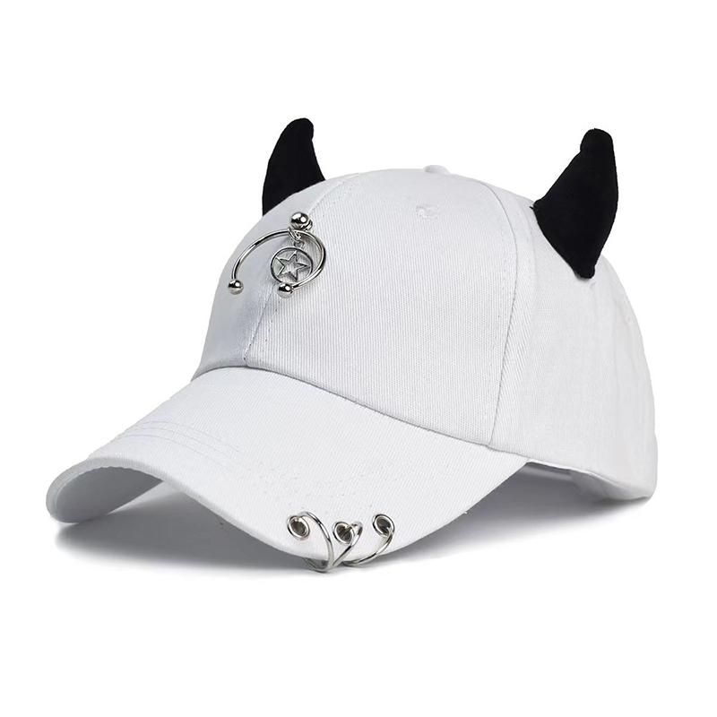 Уникальная бейсболка в уличном стиле, повседневный стильный аксессуар для отдыха на природе с роговыми вставками, булавками и подвесками для пар, уличная шляпа
