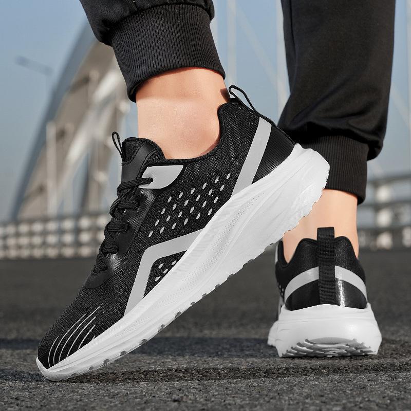 Men's shoes 2025 summer new breathable mesh sports shoes youth outdoor casual fashion running shoes