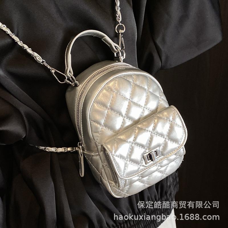 Модный женский рюкзак с ромбовидной вышивкой нитью, новая универсальная модель 2025 года, дорожный мини-рюкзак на цепочке для школы