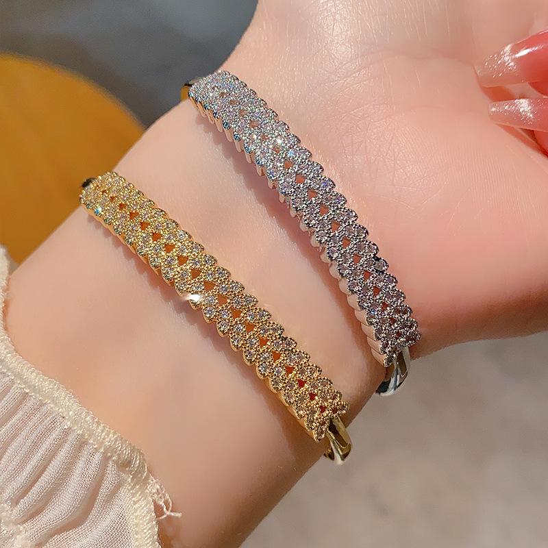 New High-end Design Versatile Butterfly Bracelet Fashionable and Exquisite Gift