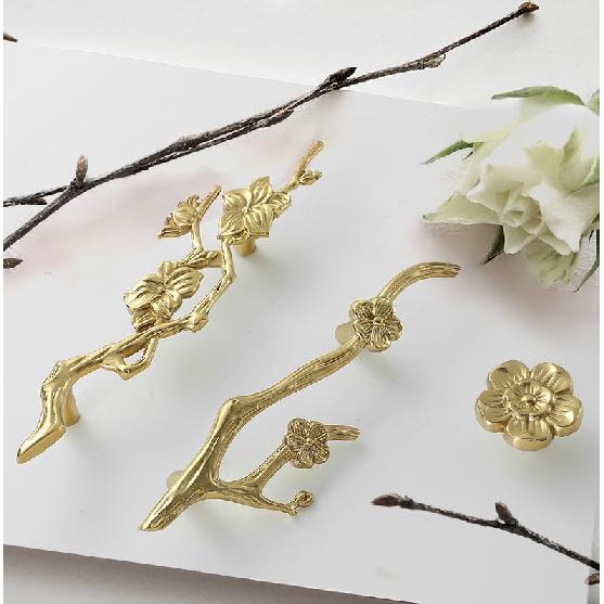 Мебельная фурнитура 2 шт. Ручка из чистой меди в китайском стиле, Ручка для ящика шкафа, Антикварная цельномедная ручка для дверцы шкафа, Тип «Цветок сливы», Большая