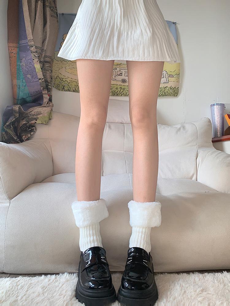 Уютные вязаные плюшевые носки и стильные меховые сапоги — теплые, универсальные и милые чехлы для телят на осень/зиму