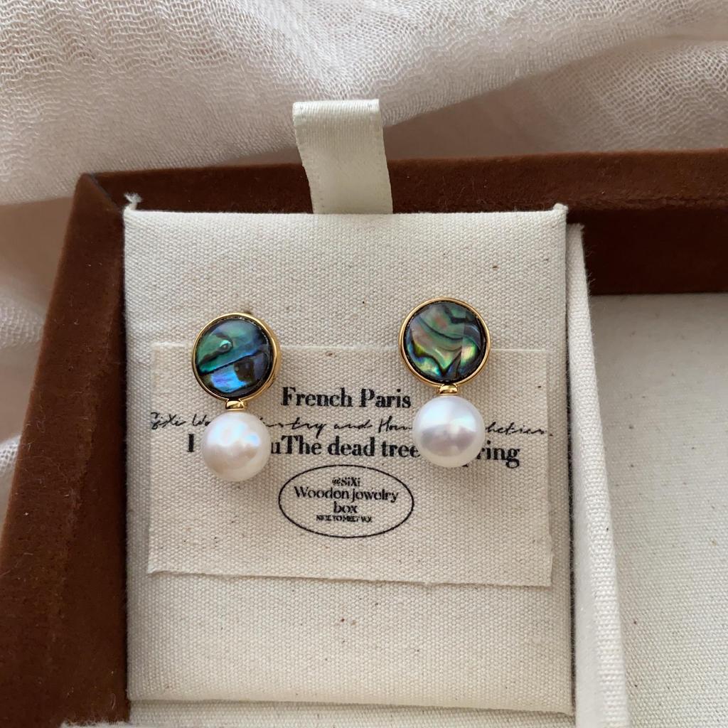 High-End Temperament Fritillary Round Pearl Stud Earrings Elegant Niche Abalone Shell Unique Earrings Women'S Earrings