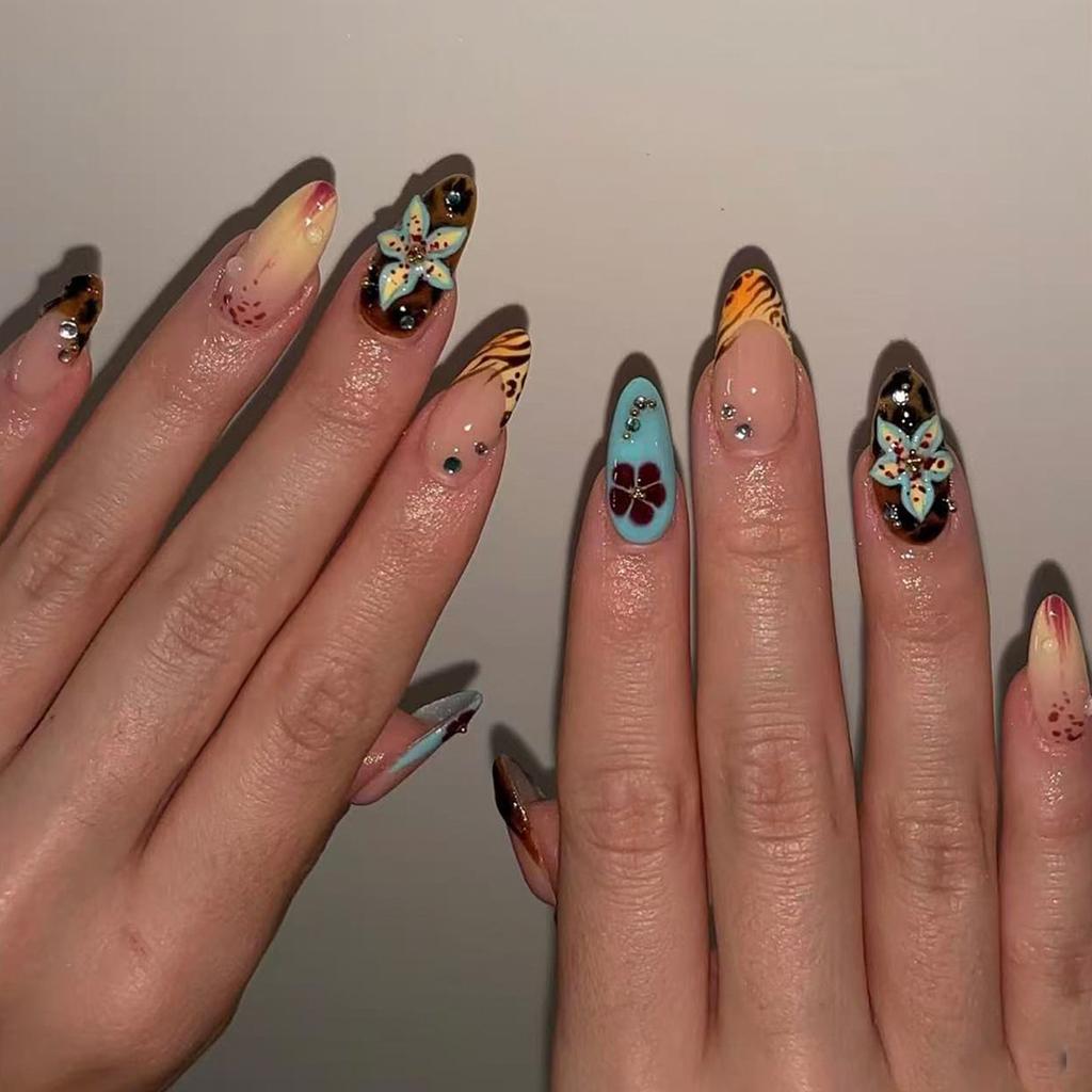 Fresh and sweet almond-shaped French leopard print petal ins press-on nails, 24 pieces of fake nails