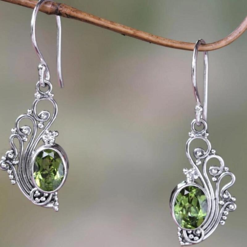 Vintage Copper Color Oval Green Stone Earrings Ethnic Metal Carving Pattern Dangle Earrings for Women Zircon