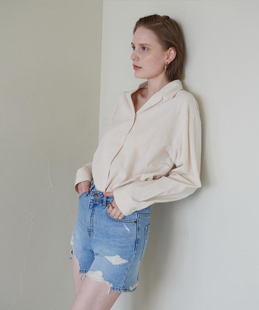 DIEPHOD Ds#3417_ Denim Shorts With Distressed Hem Details