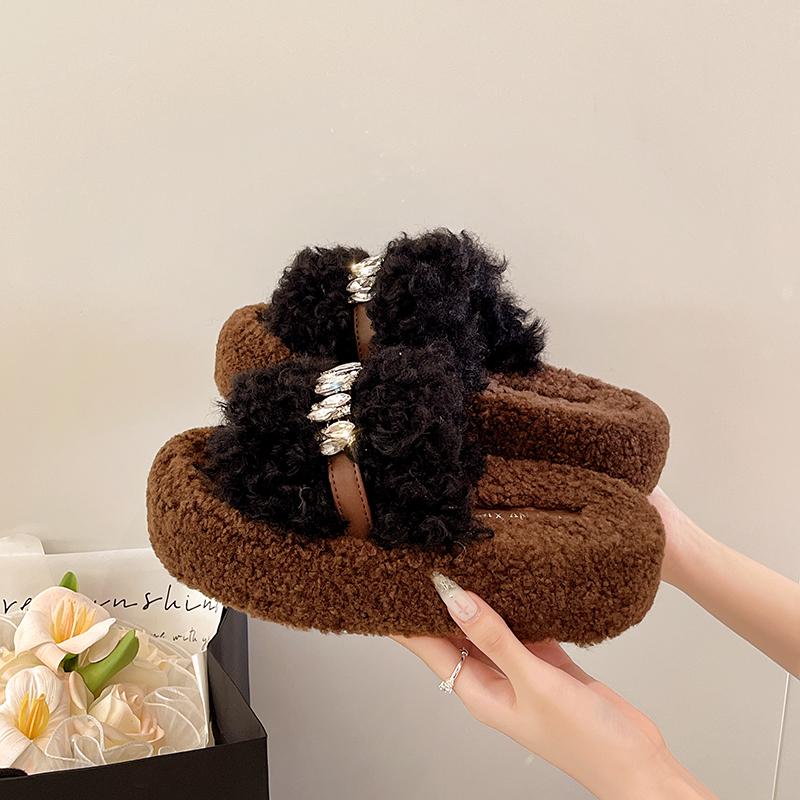 Fashion Thick Soled Hairy Slippers for Women's Outdoor Wear 2025 Autumn New Fashion Women's Belt Buckle Lazy Casual Teddy Curly Slippers