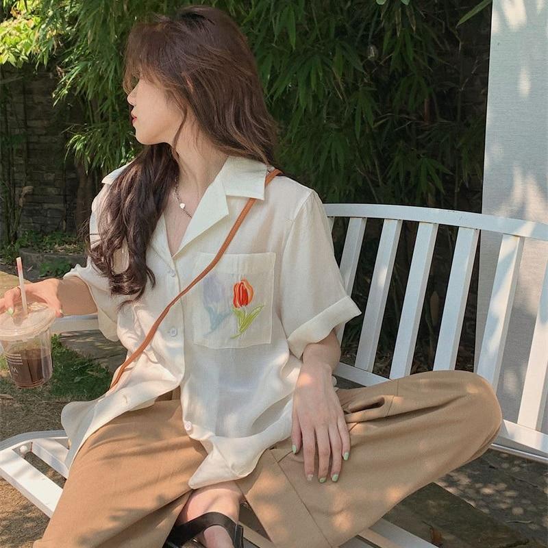 Блузка с вышивкой тюльпана женская летняя 2025 шифоновая рубашка с лацканами женская офисная женская однотонная с короткими рукавами женская верхняя одежда