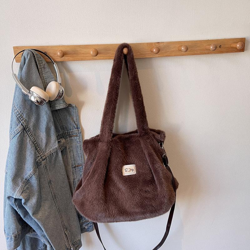 Плюшевая сумка женская 2025 новая осень и зима популярная мода ленивая расслабленность сумка-тоут для поездок на работу сумка-мессенджер