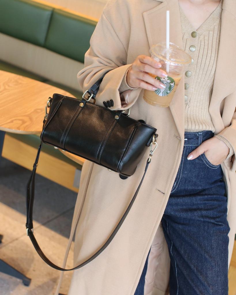 Retro First-layer Cowhide Women's Bag, New Genuine Leather Vegetable Tanned Leather, Portable Messenger Bag, Polished Soft Leather, Live Stream.