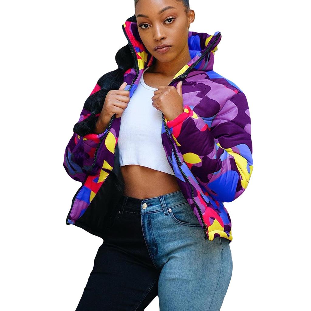 Глянцевый камуфляжный пуховик унисекс с длинными рукавами и карманами на молнии