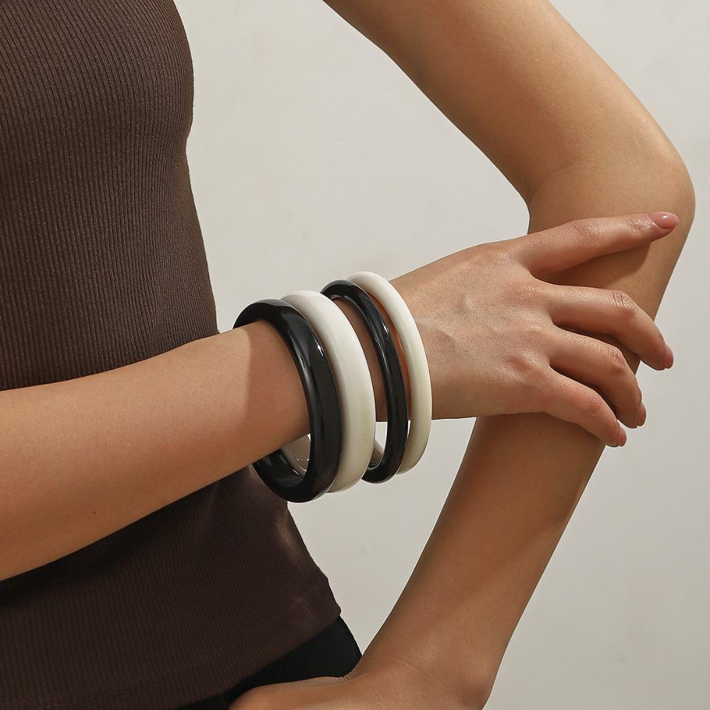 4Pcs/Set Multicolor Resin Bracelet Semi Transparent Punk Bracelet Set Acrylic Cuff for Teenagers