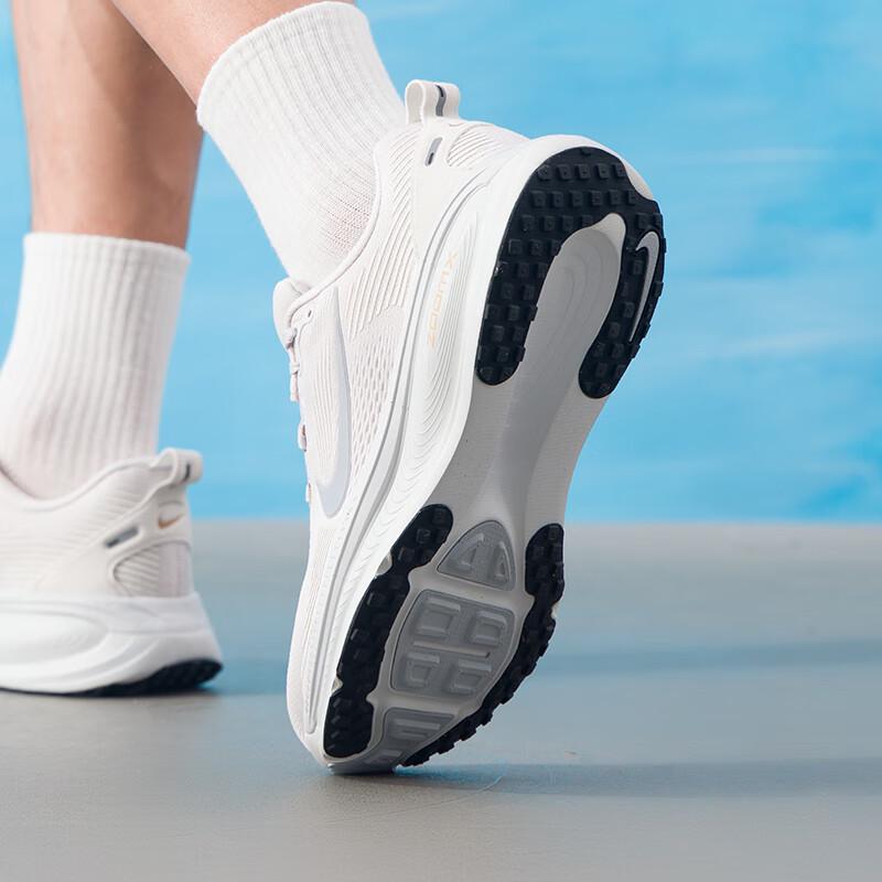 Nike Мужские нейтральные беговые кроссовки Vomero 18 HM6803-009