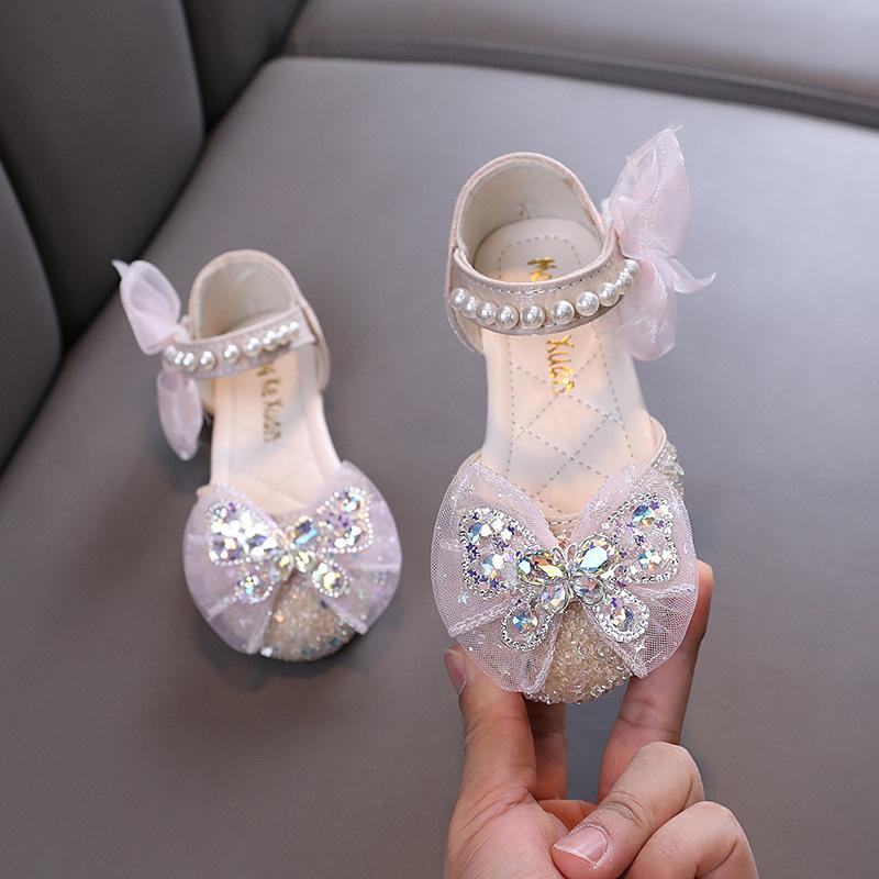 Милые детские туфли на плоской подошве с бантом сбоку, летние туфли принцессы для девочек, модные детские сандалии со стразами и бабочками для свадебной вечеринки
