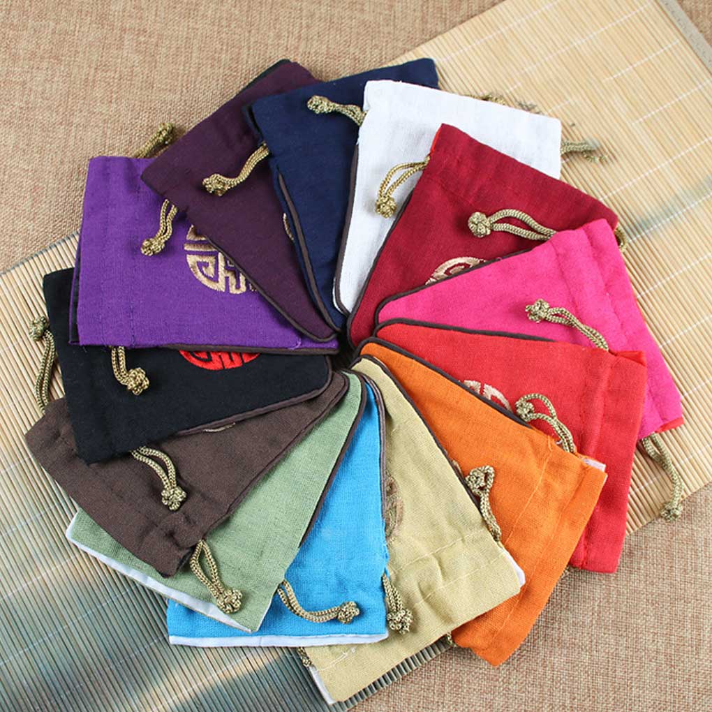 Маленький гладкий изысканный атласный вышитый мешочек для украшений с завязками, портативный подарочный мешочек для колец, цепочек, подвесок