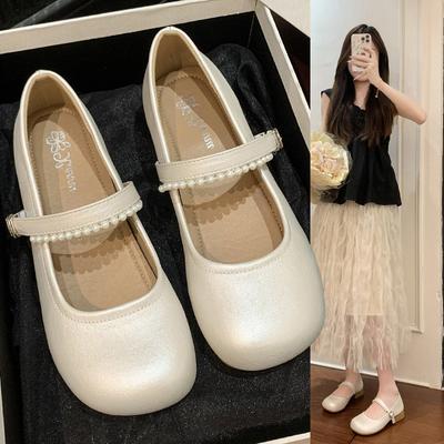 Туфли Мэри Джейн на низком каблуке с плоской подошвой и открытым верхом женские 2025 лето новые французские красивые жемчужные с юбкой маленькие кожаные туфли