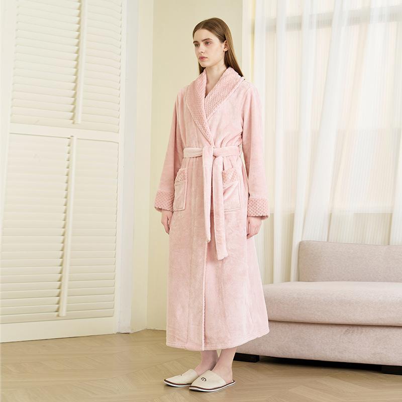 Men's Winter Shawl Collar Plush Fleece Bathrobe Soft Warm Long Sleeve Robe with Pockets Spa Robes for Men Comfortable Fluffy Homewear Sleepwear