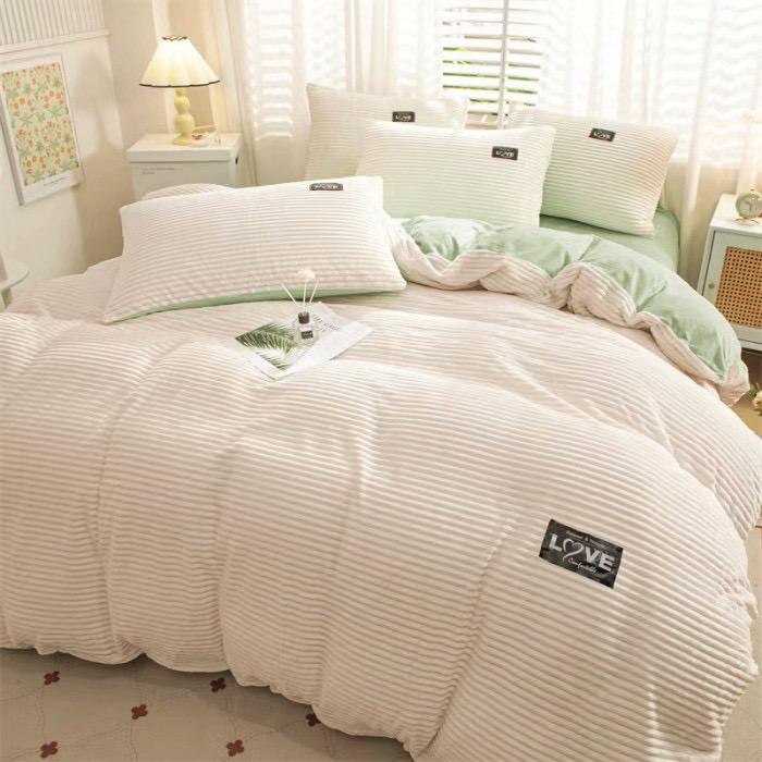 Cartoon Strawberry Duvet Cover Super Soft Kawaii Fluffy Bedding Set Reversible Flannel Plush Comforter Cover with 2 Pillowcase