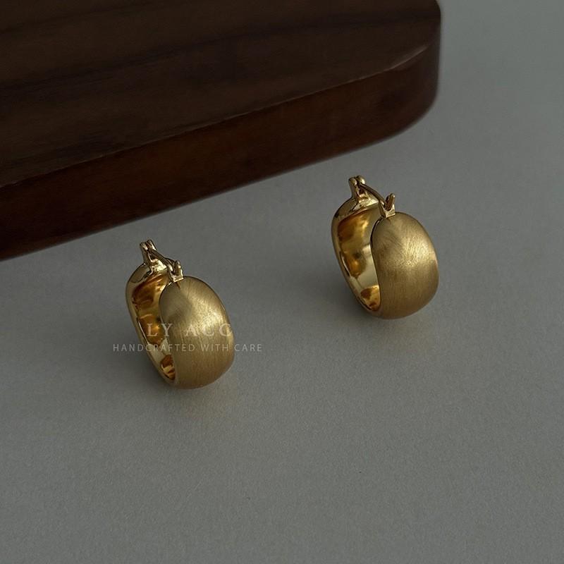 Exquisite niche metal brushed matte ball stud earrings for women's commuting senior temperament simple and versatile earrings