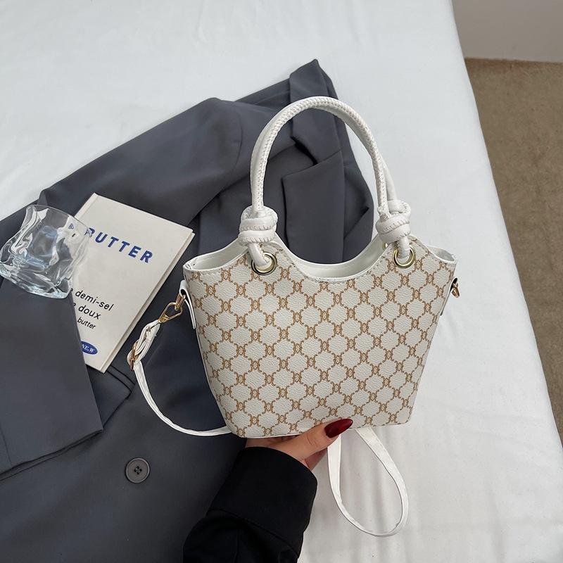 European and American Shoulder Bag Oblique Span Bag 2025 New Trend Versatile Bucket Bag French Retro Underarm Women's Bag