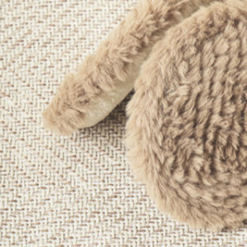 Большие меховые наушники Daiso бежевого цвета