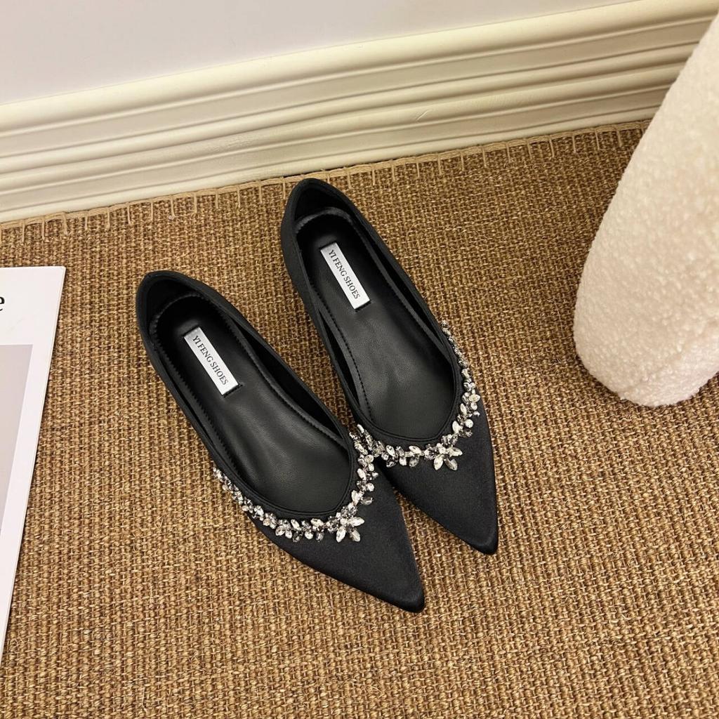 Модные туфли-лодочки женские 2025 лето темперамент острый носок телесный цвет стразы лакированная кожа на высокой черной лакированной плоской подошве