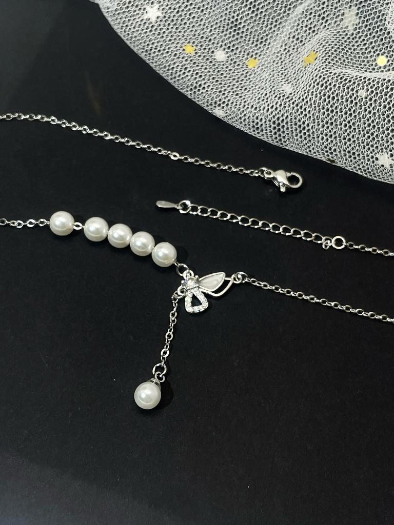 Silver-Plated Butterfly Pearl Tassel Necklace Elegant Cat's Eye Stone Lockbone Chain Feminine Chic Gift for Girlfriend