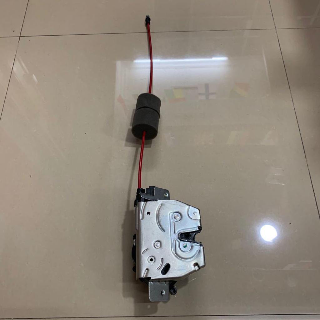 Задний привод замка багажника для Mercedes-Benz W164, номер детали 1647400635.