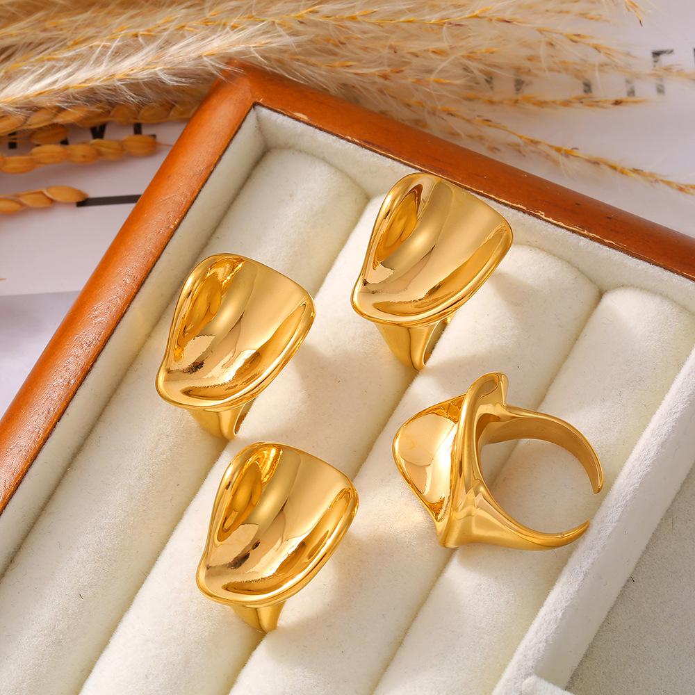 Curved Three-Dimensional Ring Exaggerated Design Stainless Steel Plated 18K Gold Cold Wind Mirror Jewelry